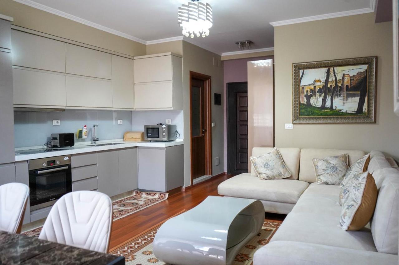 Lovely Apartment In The Heart Of 地拉那 外观 照片