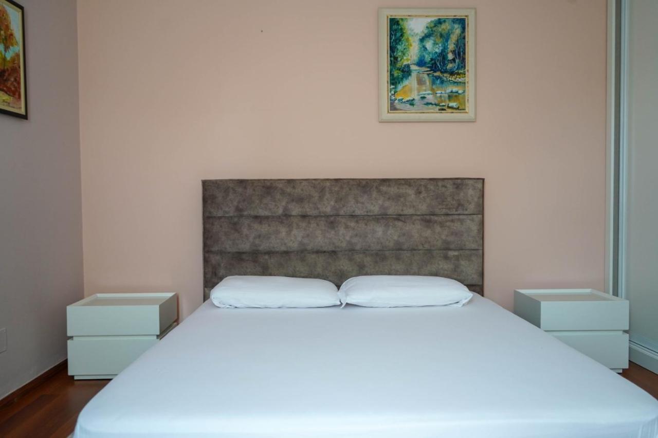 Lovely Apartment In The Heart Of 地拉那 外观 照片