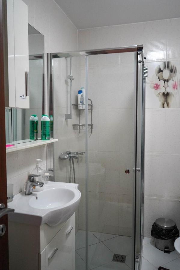 Lovely Apartment In The Heart Of 地拉那 外观 照片