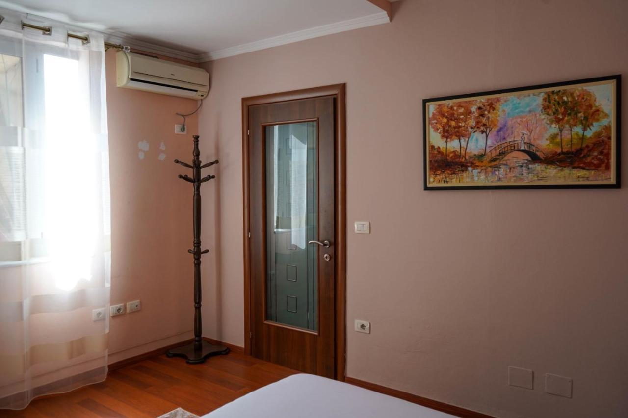 Lovely Apartment In The Heart Of 地拉那 外观 照片